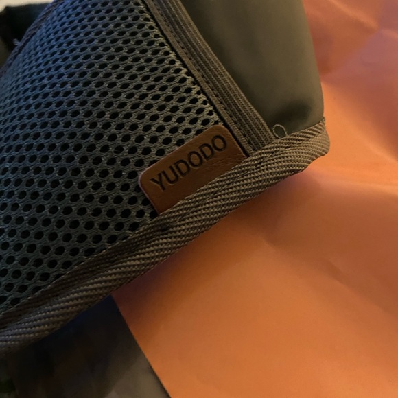 Pet crossbody bag in pink barely used. Light weight bag - Picture 4 of 5